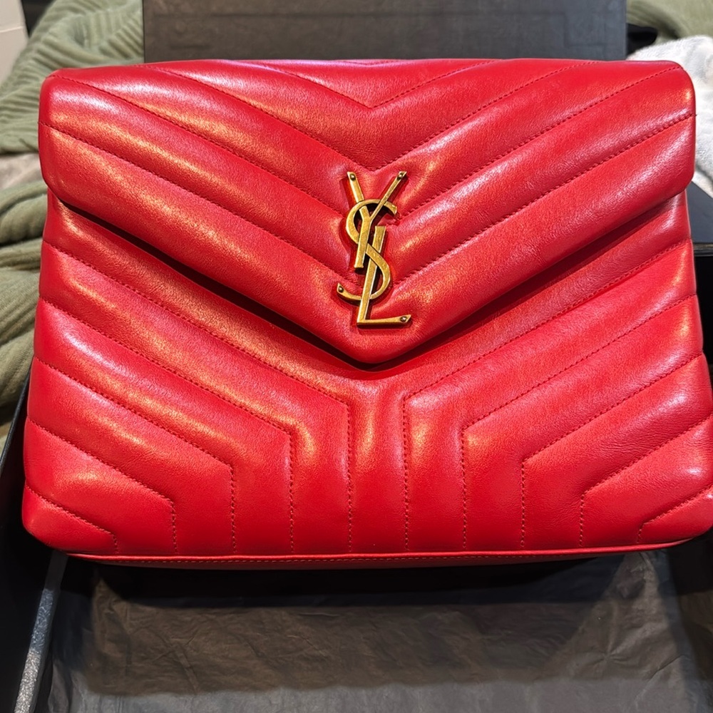 SAINT LAURENT MEDIUM LOU LOU HANDBAG